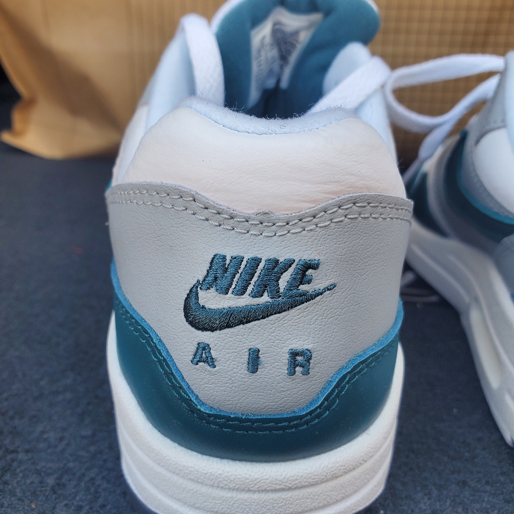 Nike Air Force 1 LV8 - Picture 7 of 13
